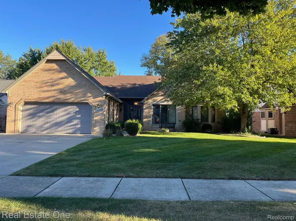 39858 Wilmette Dr, Sterling Heights, MI 48313