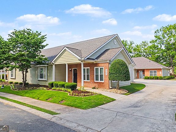 5th image of 303 Commonwealth Cir