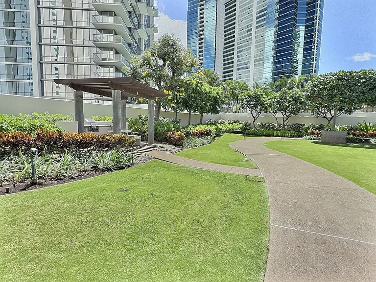 1177 Queen St #703 — Photo 3