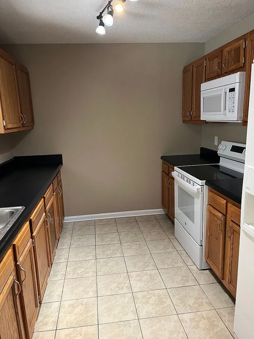 Delightful 3 Bedroom! — Photo 3