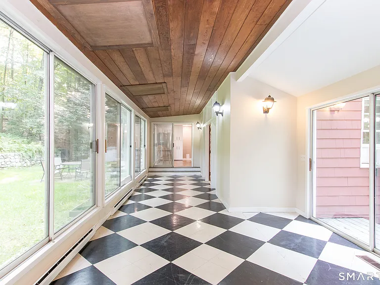 211 New Canaan Rd — Photo 9