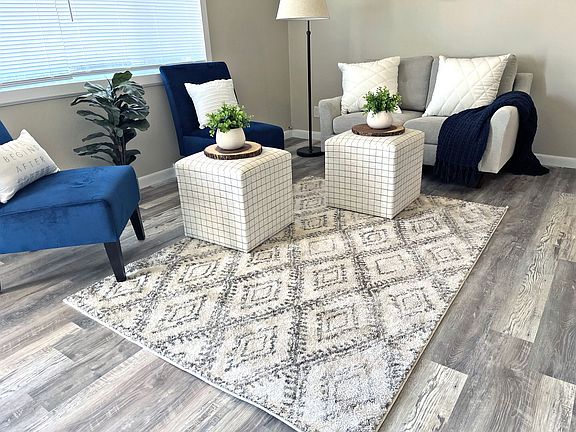 4th image of 1608 W Summit Ave #1608