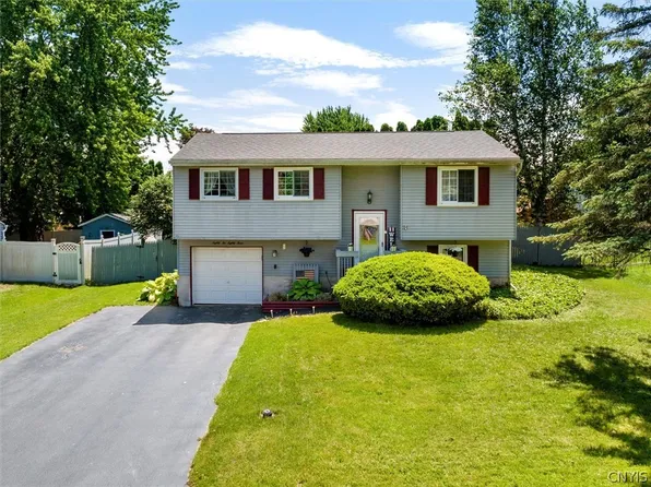 8283 Carnation Dr, Baldwinsville, NY 13027