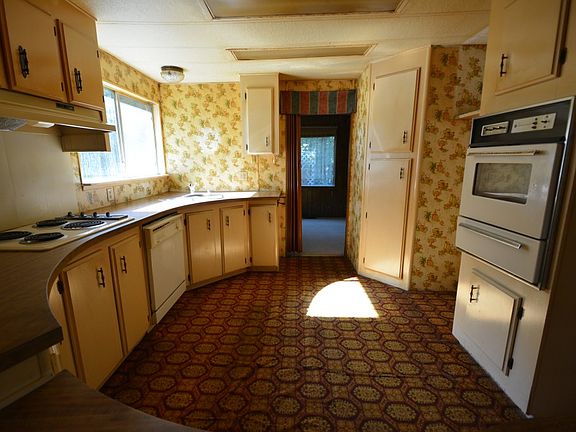 2nd image of 18515 Tapaderos St SE