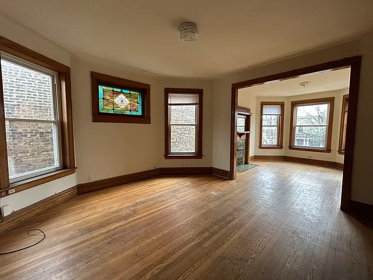 1216 W Addison St #2F — Photo 3
