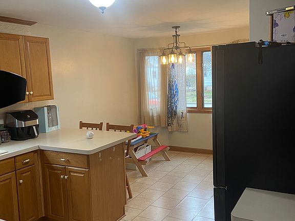 5th image of 146 Thorndale Ave