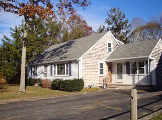 29 Lucerne Ave, Falmouth, MA 02540