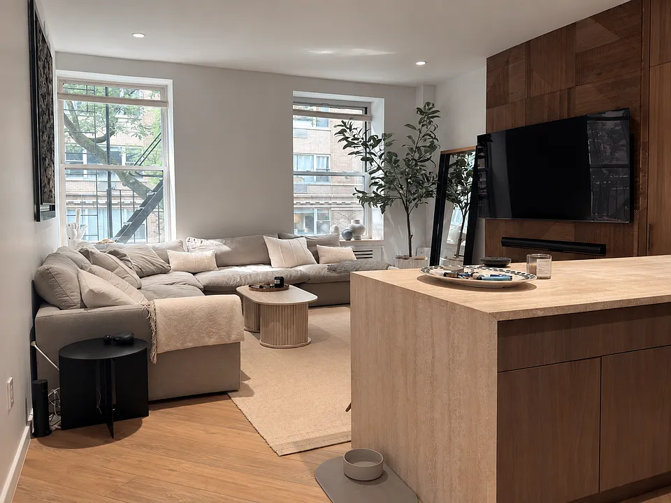 294 Elizabeth St #2A