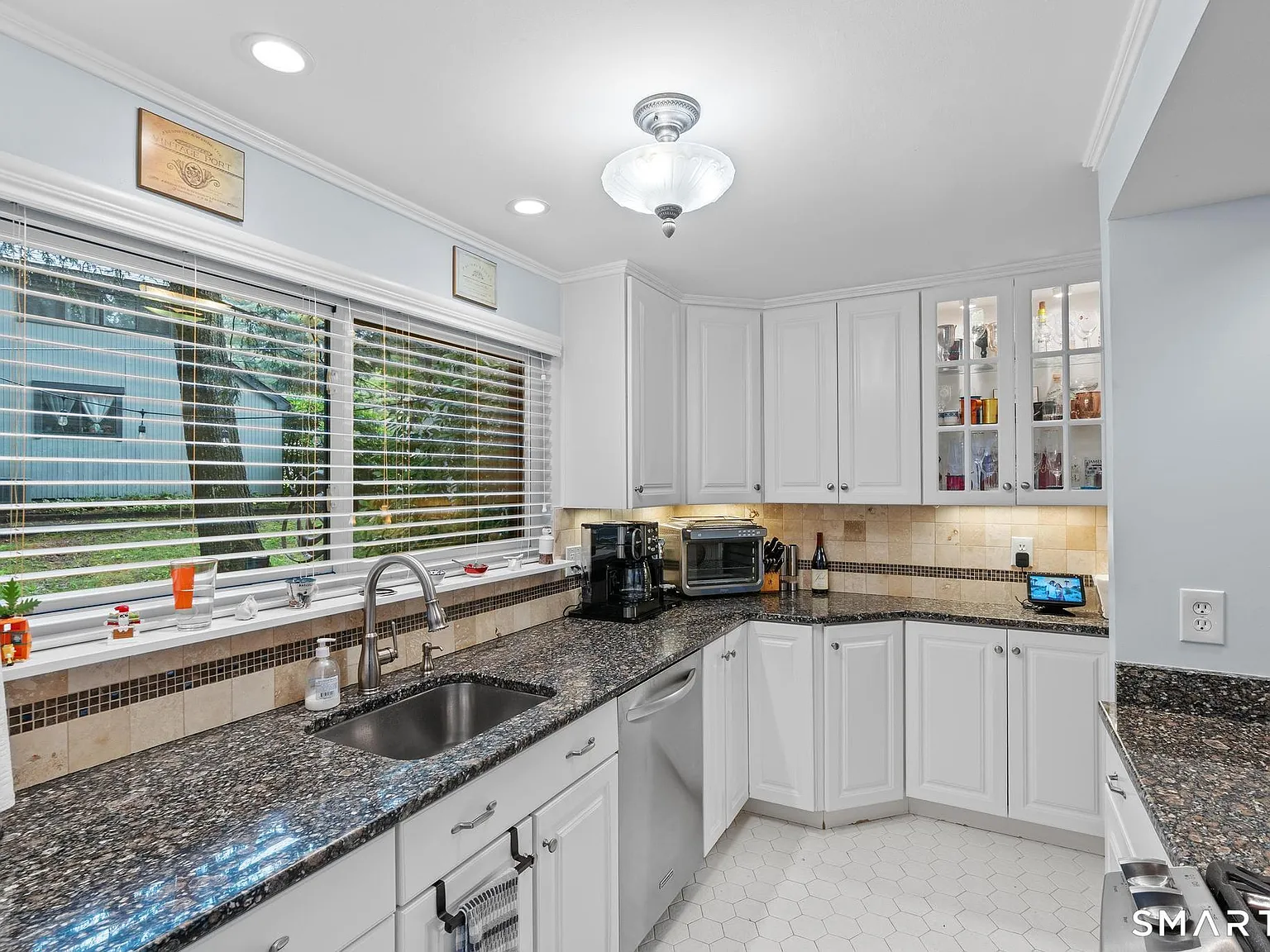 3 bed, 2.0 bath, 1632 sqft, $2,800 — Photo 3