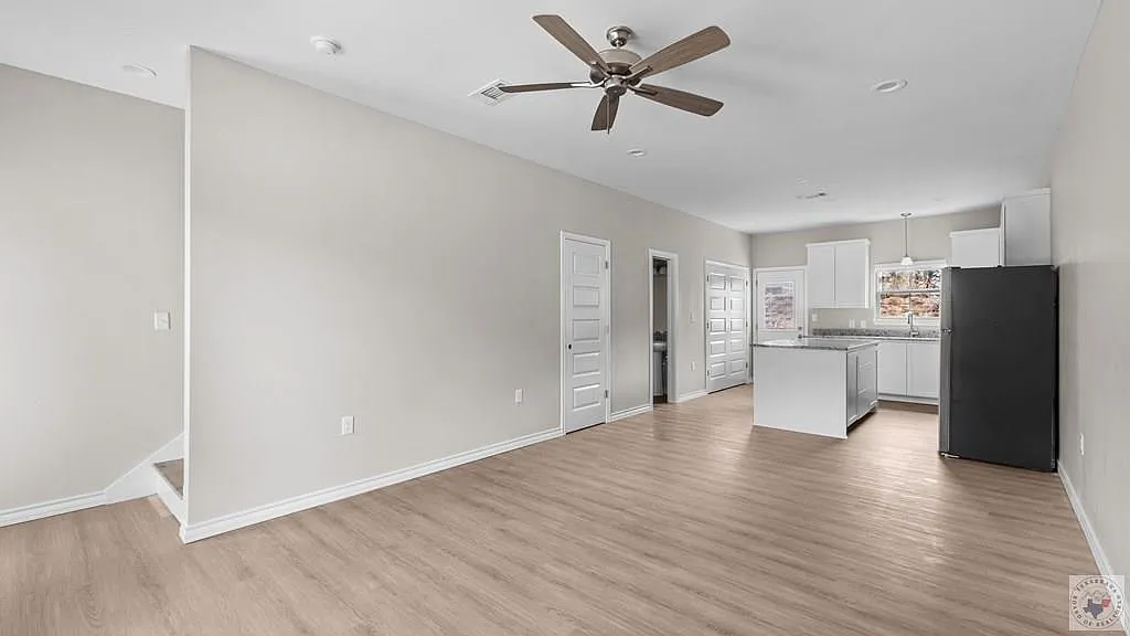 2 bed, 2.5 bath, 900 sqft, $1,475 — Photo 4
