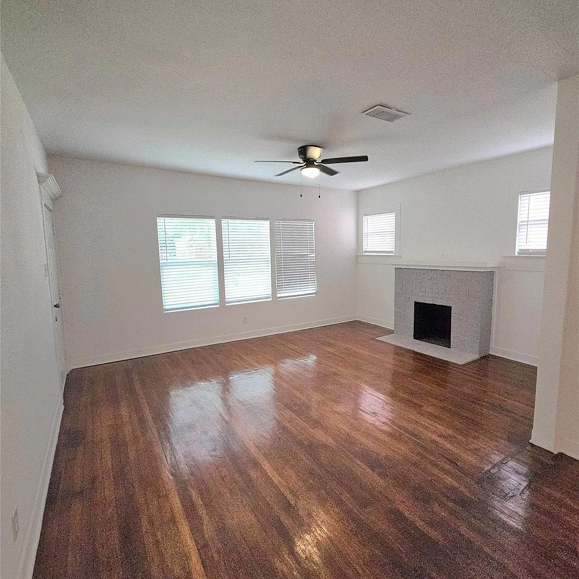 3 bed, 2.0 bath, 1446 sqft, $2,600 — Photo 2