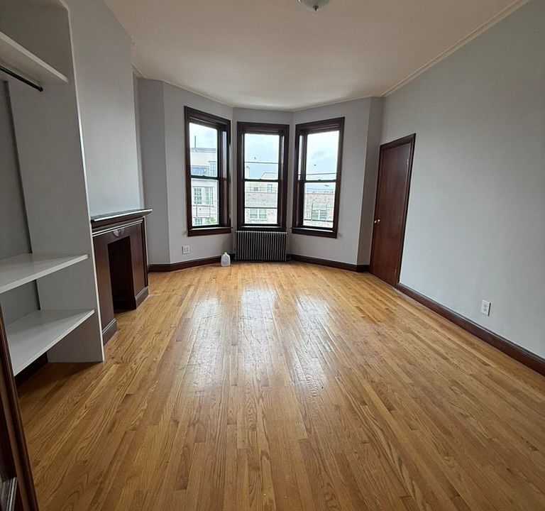 1st image of 100 Cornelia St #3