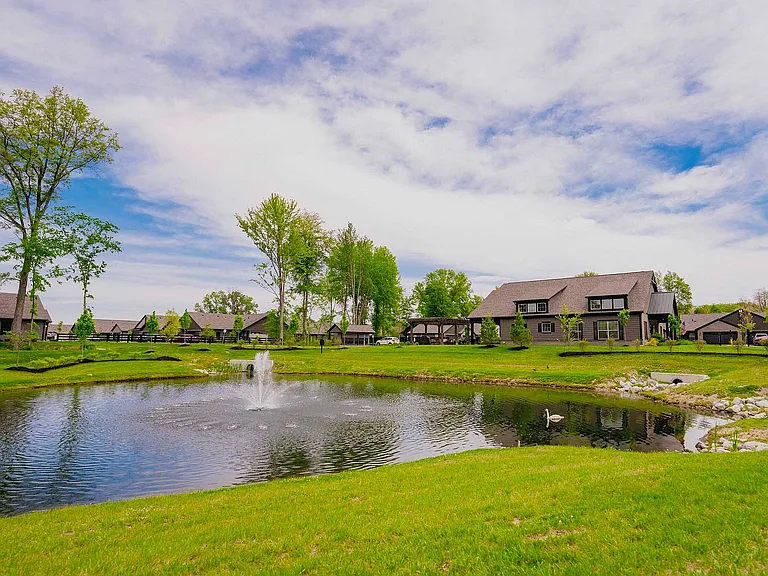 The Residences at Eastwood - 12e