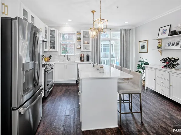 237 Price Ct, West New York, NJ 07093