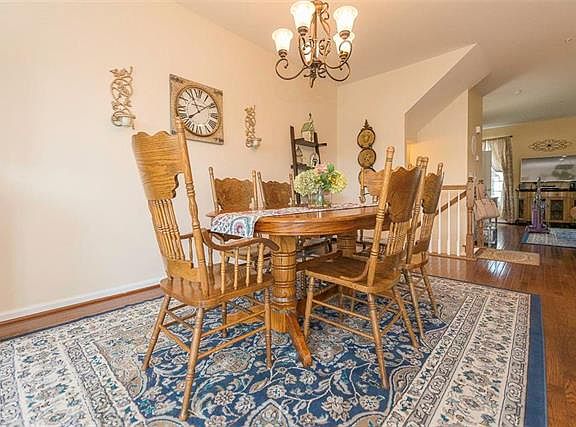 5th image of 19 Yellow Rose Ln