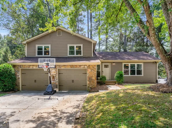 350 Sea Holly Cir, Roswell, GA 30076