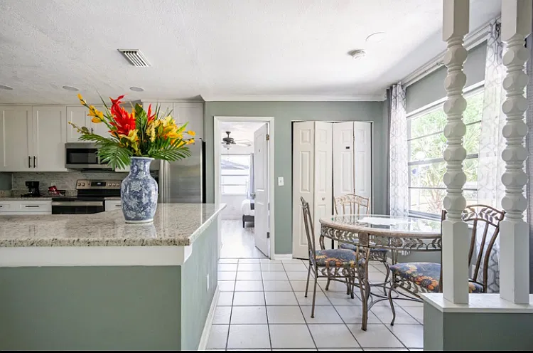 4 bed, 1808 sqft, $1,000 — Photo 2