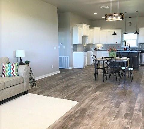 3rd image of 21258 W Highway 62