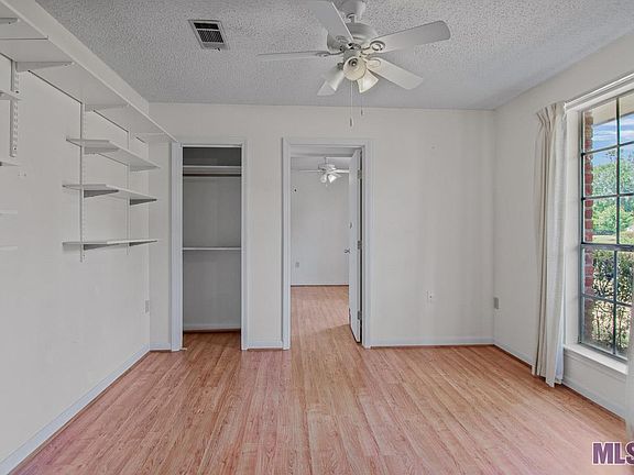 4th image of 1022 Stoneliegh Dr