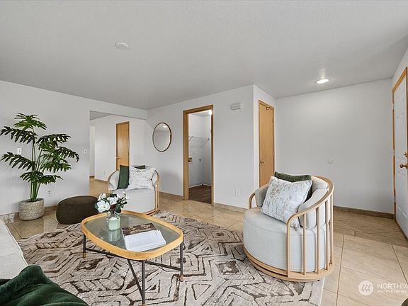 3rd image of 7908 Madiera Dr