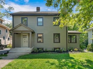 95 Pine Ave, Riverside, IL 60546