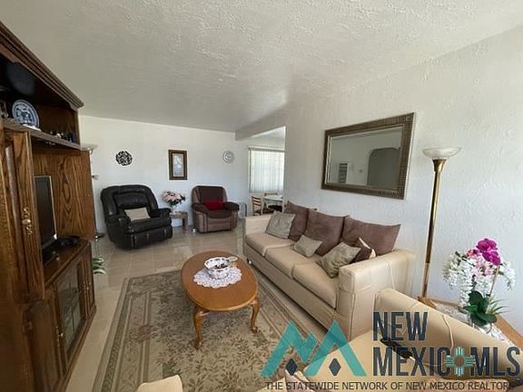 3rd image of 1302 W Yucca Ave