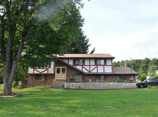 2266 Clearview Dr, East Stroudsburg, PA 18302