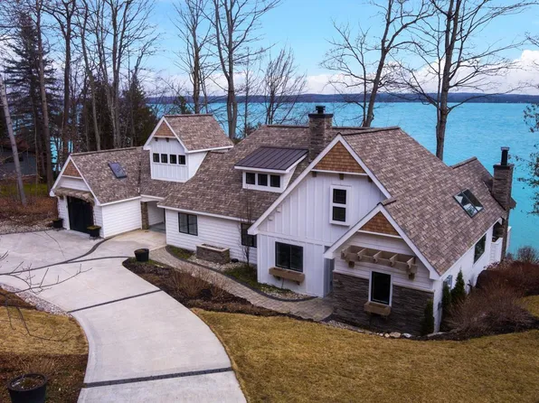 5643 N West Torch Lake Dr, Kewadin, MI 49648