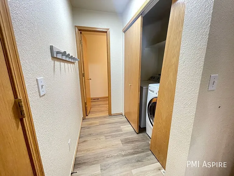 10501 Dresden St — Photo 9