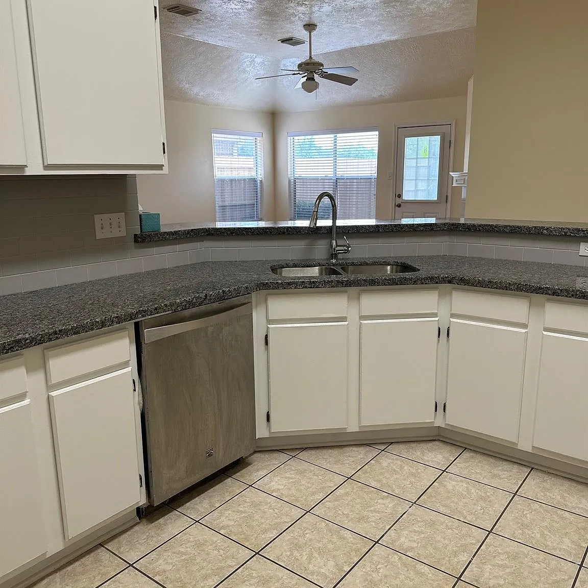 4 bed, 2.0 bath, 1884 sqft, $1,950 — Photo 4