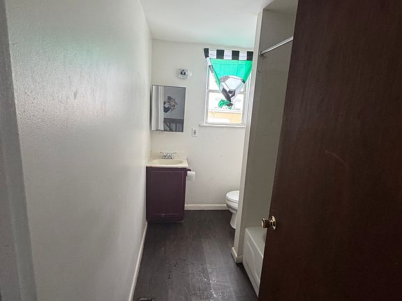 5th image of 5926 Elmwood Ave #2