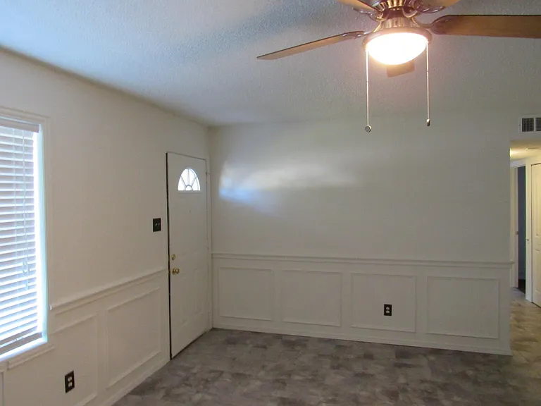7901 Trimble Dr — Photo 4