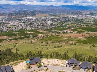 1726 Carnegie St, Kelowna, BC V1P 1T3