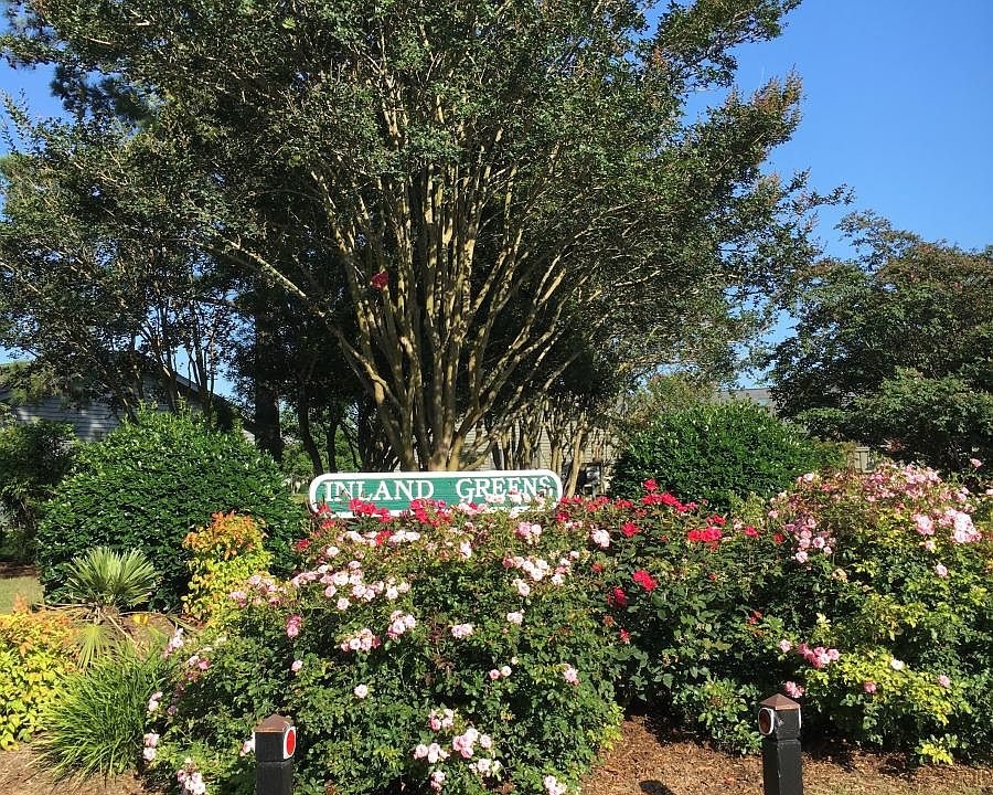 Entrance to the Inland Greens Subdivision