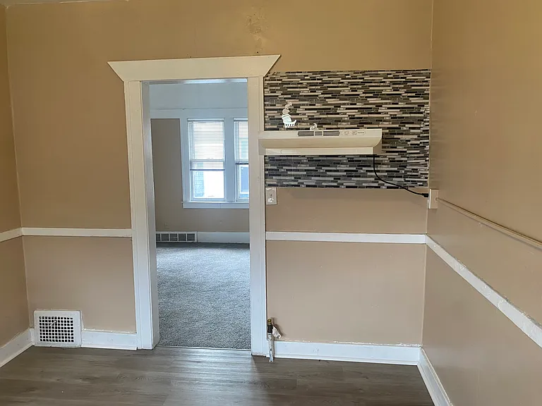 2645 W Grand St — Photo 9