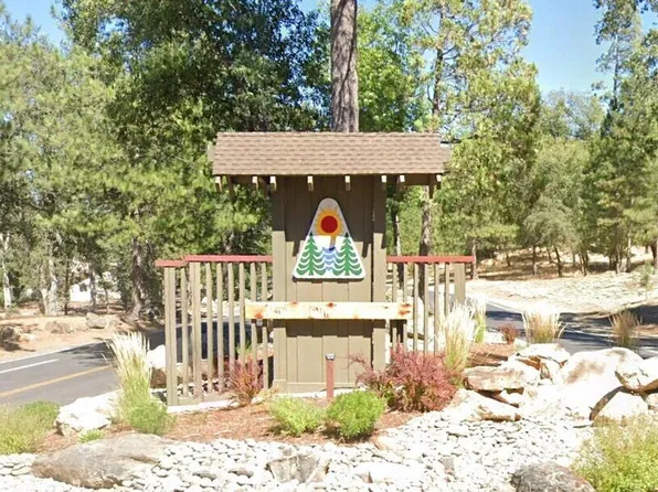 12105 Hillhurst Cir, Groveland, CA 95321