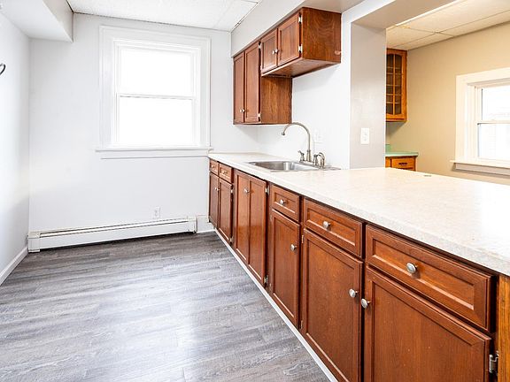 3rd image of 615 Hayes Ave