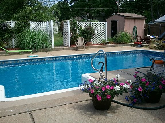 2nd image of 7121 Winona Ave