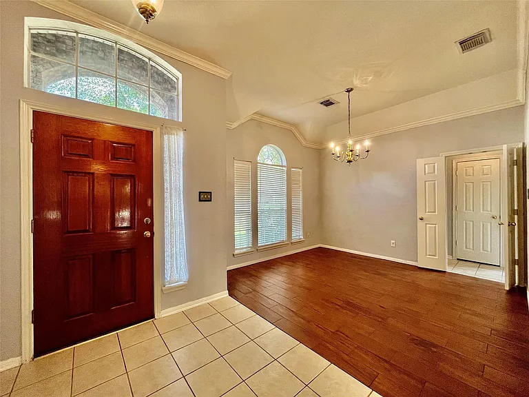 1146 Jasons Bend Dr — Photo 3