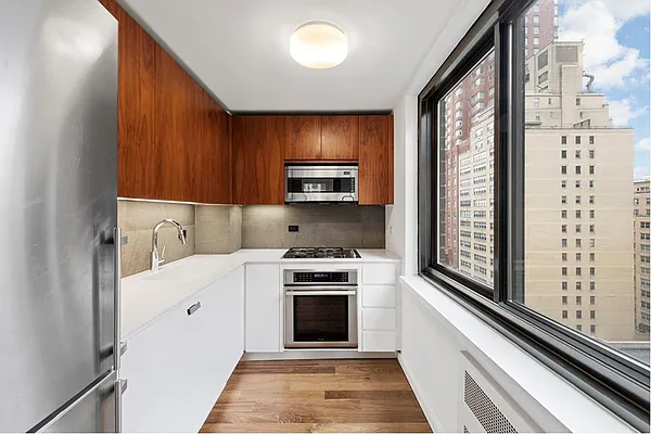 Rented by Douglas Elliman | media 8