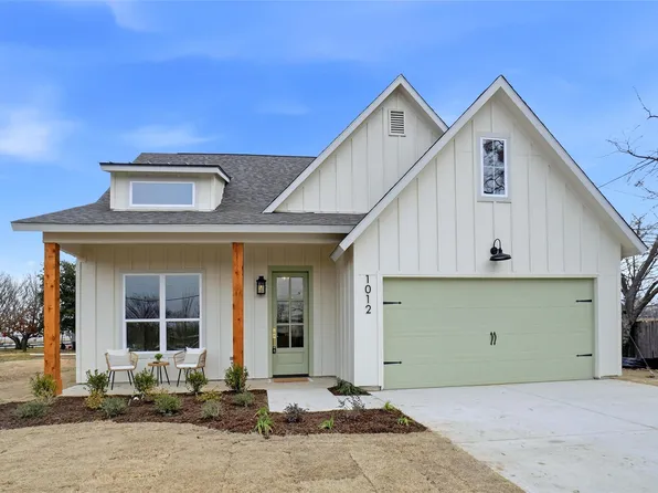 1012 N Oak St, Roanoke, TX 76262