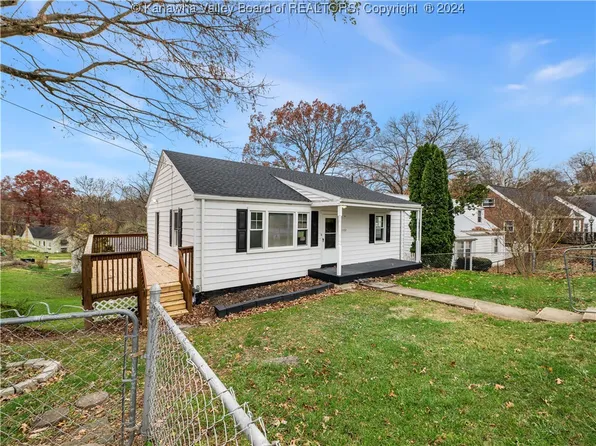 1102 Wilkie Dr, Charleston, WV 25314