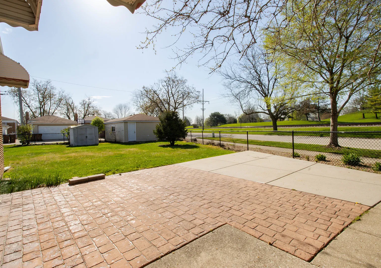 3 bed, 960 sqft, $3,100 — Photo 4