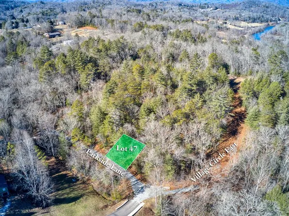 47 Village Cir E, Franklin, NC 28734