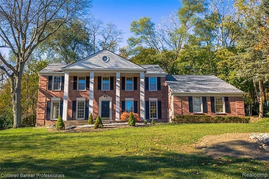 4 bed, 2.5 bath, 3331 sqft, $5,500 — Photo 2