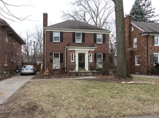 26349 Dundee Rd, Huntington Woods, MI 48070