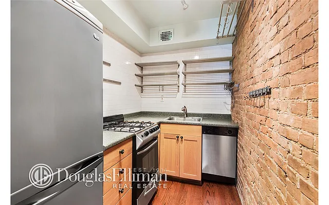 Sold by Douglas Elliman | media 15