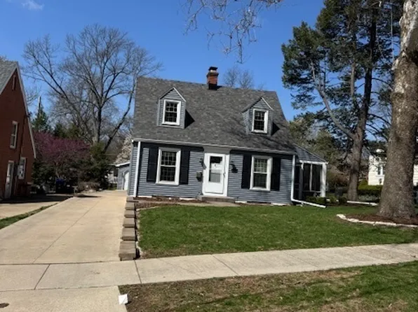 12 Norbloom Ave, Bloomington, IL 61701