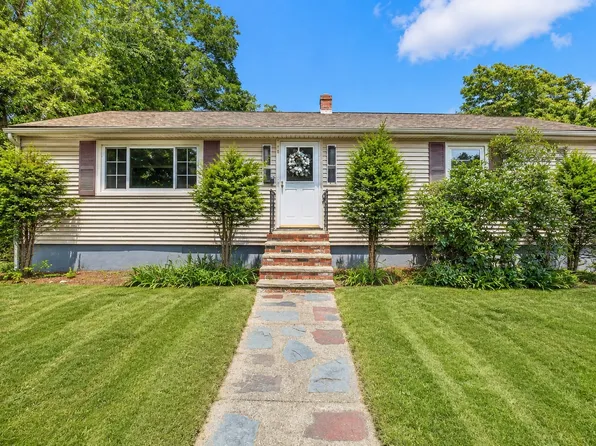 113 Halley Rd, Lowell, MA 01854