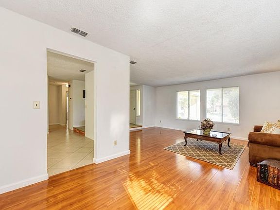 4th image of 4185 Amapola Way